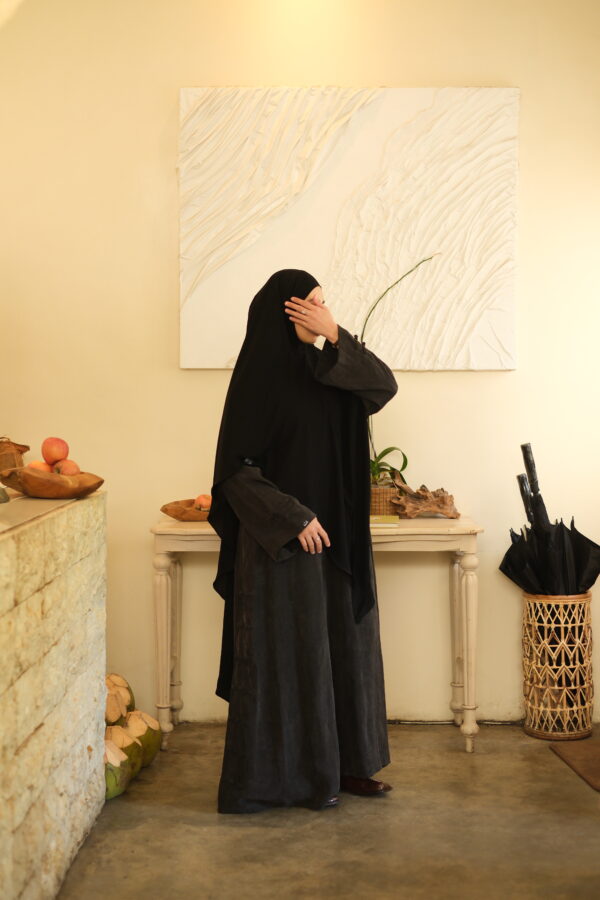Cupro Wood Grain Black Hareer Yu Abaya (حرير 玉) - Black