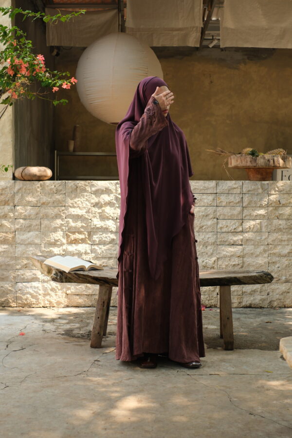 DSCF1438 Hareer Yu Abaya (حرير 玉) - Maroon