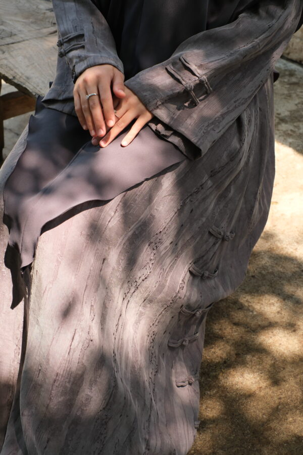 DSCF1987 Hareer Yu Abaya (حرير 玉) - Grey