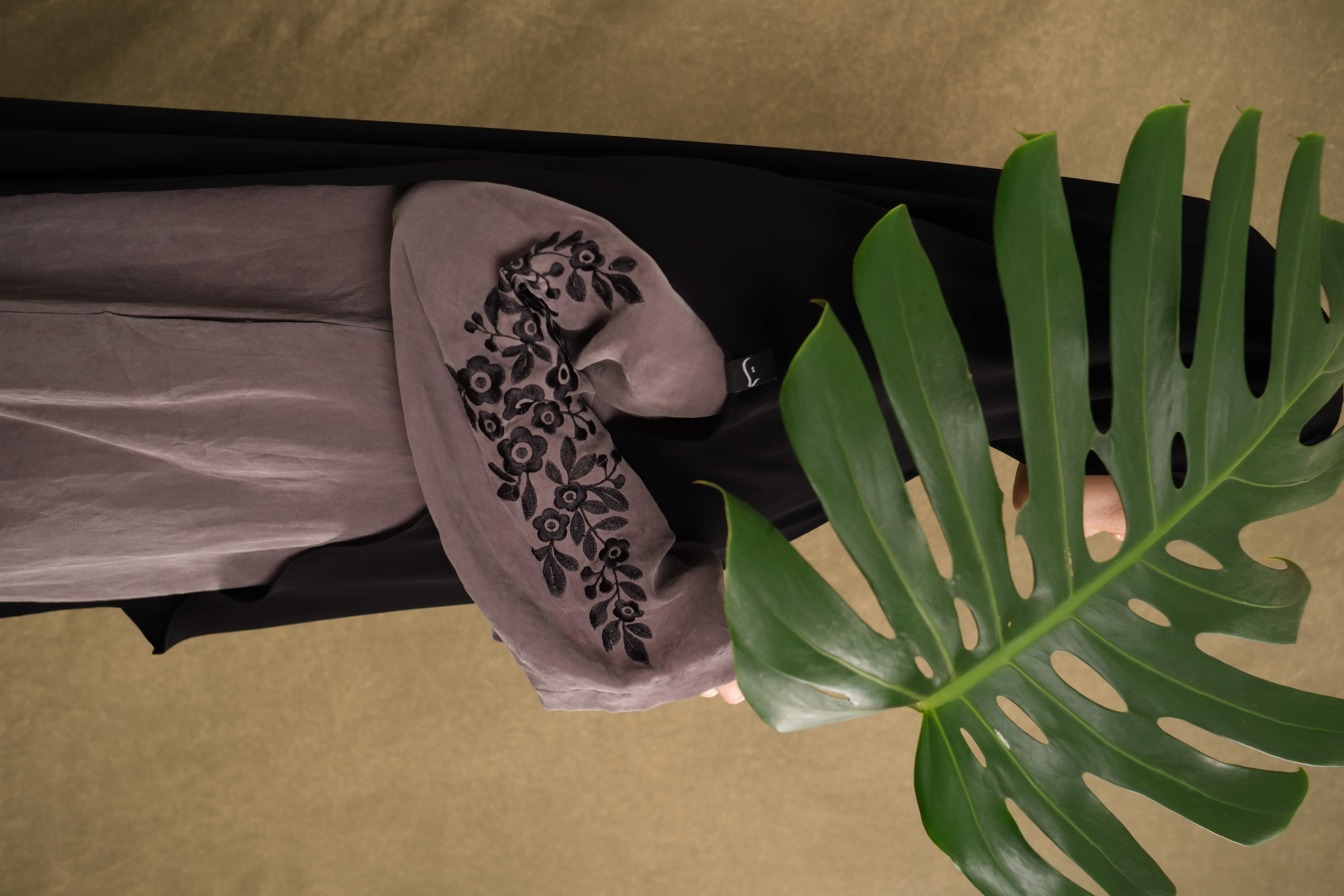 Feray Abaya - Metallic Fir